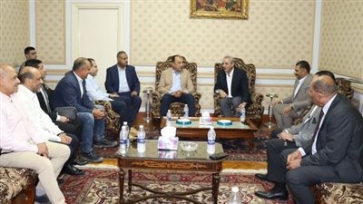 وزير قطاع الأعمال يزور شركة 