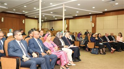 وزير التربية والتعليم يجتمع مع مديري مدارس النيل الدولية