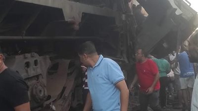 حادث تصادم بين قطارين بمنطقة الكوبري الجديد بالزقازيق| صور 