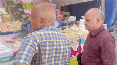 مراقبة الأغذية بقنا تحرر 91 محضر فى حملة على شوادر بيع حلوى المولد