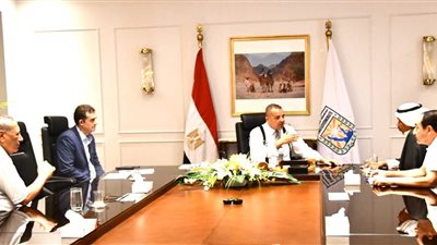 محافظ جنوب سيناء يبحث مع رئيس الاتحاد المصرى للهجن إقامة مهرجانات سنوية ثابتة