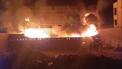 السيطرة على حريق نشب داخل أحدي المحلات في الموسكي