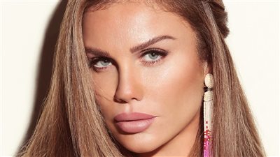 بالصور.. نيكول سابا تتسلم جائزة الإبداع عن أغنيتها 