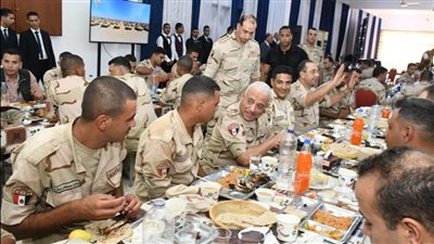 وزير الدفاع: القوات المسلحة ماضيةً بكل قوة في تطوير خطط التدريب القتالي 