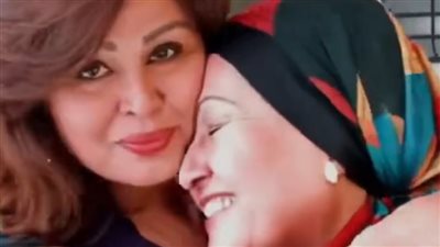 شاهد.. فيديو يجمع إلهام شاهين بوالدتها بعد 18 عاما من رحيلها 