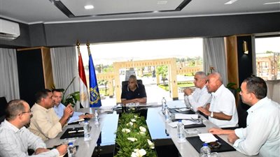 أسوان: مهلة شهر للأنتهاء من إحلال خطوط المياه بشارع كسر الحجر