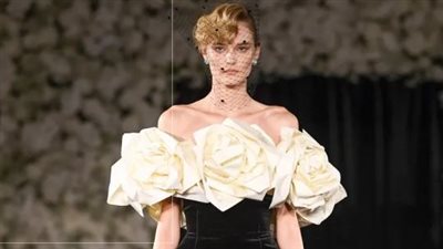 مصمم الأزياء ريتشارد كوين يستوحي أزياء الربيع من حقيبة الخمسينيات