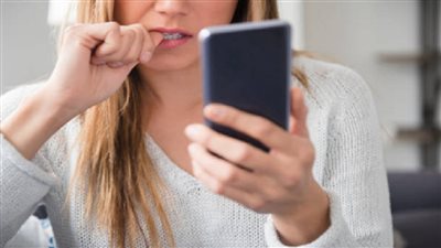 دراسة تشير لخطر يصيب الأطفال نتيجة انشغال آبائهم بهواتفهم الذكية