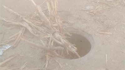 بالوعات الصرف أمام مدارس تلا بالمنوفية 