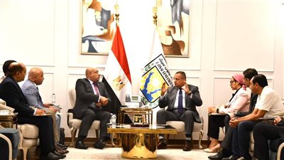 محافظ جنوب سيناء يبحث حل مشكلات المستثمرين