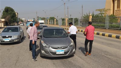 سكرتير بنى سويف يتابع  لجنة فحص سيارات المعاقين