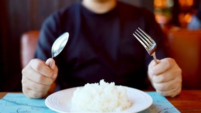 لهذا السبب.. طبيبة تحذر من تناول الأرز الأبيض 