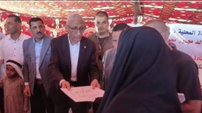  محافظ شمال سيناء يسلم عقود 20 منزل بدوي ببئر العبد 
