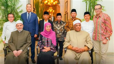 محافظ جاوا الإندونيسية: نقدر عناية الإمام الأكبر بطلابنا الدارسين في قلعة الوسطية والاعتدال