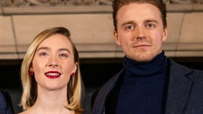 سارت رونان تظهر لأول مرة مع زوجها في حفل جوائز إيمي 2024