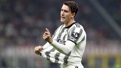 يوفنتوس يهزم جنوة بثلاثية و يتصدر الدوري الإيطالي 