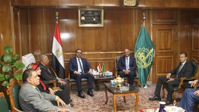 محافظ القليوبية يعقد اجتماعا مع مجلس ادارة المصنع الحربي ببنها