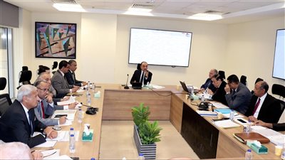 وزير قطاع الأعمال يتابع مؤشرات أداء شركات 