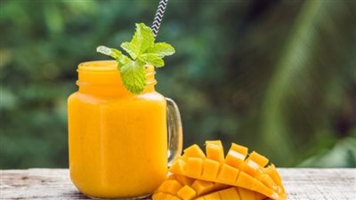 طريقة تحضير سموذي المانجو المنعش في الصيف