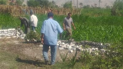  إزالة فورية لبناء على أرض زراعية في نحع حمادي