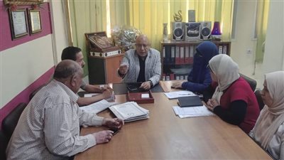 وكيل صحة قنا يبحث توفير الأدوية بالوحدات الصحية