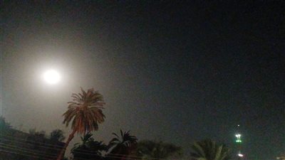 مقترنًا بكوكب زحل.. قمر الحصاد يزين سماء الأقصر