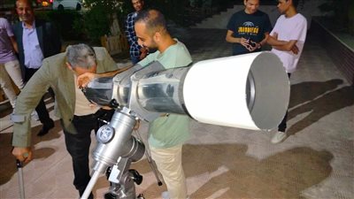 طلاب علوم جامعة جنوب الوادي يرصدون ظاهرة خسوف القمر 