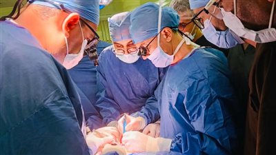 مستشفي سوهاج الجامعي تجري 8 عمليات تجميلية لمرضى أطفال المسالك البولية