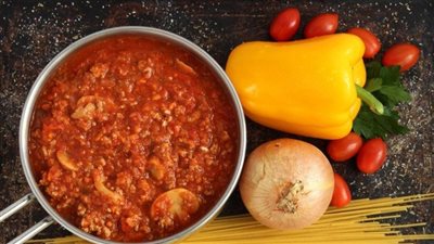 طريقة عمل صلصة البولونيز| وصفة غنية ومشبعة لتحضير طبق إيطالي شهي