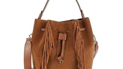 المخمل والجلد المدبوغ .. أحدث صيحات حقائب الخريف 2024 