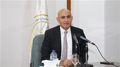 وزير التربية والتعليم يستعرض الحلول التنفيذية لسد عجز المعلمين