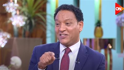 الإعلامي حسانى بشير يكشف سبب ارتدائه 