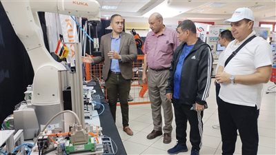 رئيس جامعة أسيوط الجديدة يتفقد جناح الجامعة بالمعرض العلمي لأسبوع شباب الجامعات 