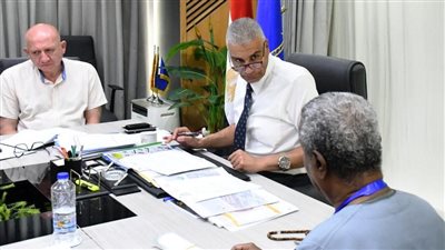 محافظ أسوان يواصل تلبية مطالب واحتياجات 90 مواطنًا ومواطنة 