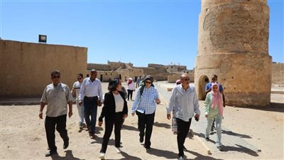نائب محافظ البحر الأحمر تتفقد مدينة القصير 
