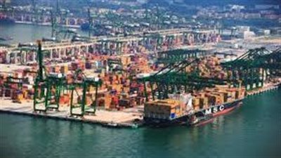 خلافات حول الأجور تهدد بإضراب محتمل وشل الحركة في الموانئ الأمريكية 