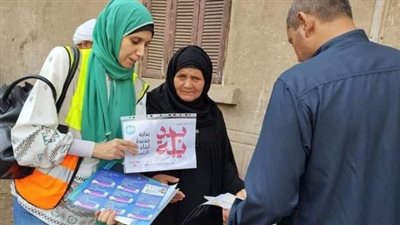 لقاءات توعوية للسيدات المترددات على قافلة الصحة الإنجابية بقرية كفر يوسف 