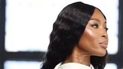 ناعومي كامبل تعود إلى عروض الأزياء بأسبوع الموضة في ميلانو