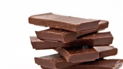 3 أطعمة تقلل فرص الإصابة بـ الخرف .. من بينها الشوكولاتة 