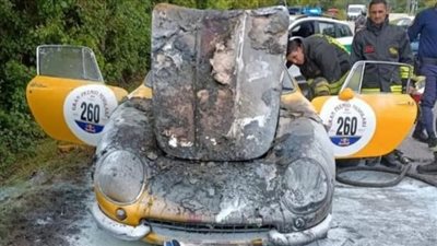 نيران تلتهم سيارتي 