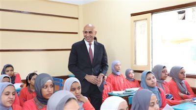 جولة وزير التربية والتعليم في مدارس سوهاج (صور) 