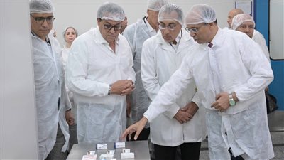 تُسهم في توفير احتياجات السوق .. رئيس الوزراء يتفقد مصانع الأدوية بأكتوبر 