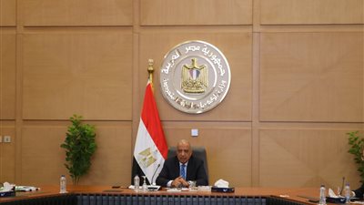 وزير الكهرباء يبحث مع مجموعة 