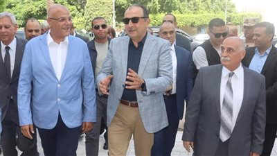 وزير قطاع الأعمال يلتقى محافظ القليوبية في مستهل زيارته لشركة النصر