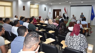 محافظ أسوان يتابع نتائج الندوات التوعوية لنائب وزير الصحة