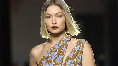 جمال جيجي حديد يطغى على ليدى سبنسر في أسبوع الموضة بميلانو 