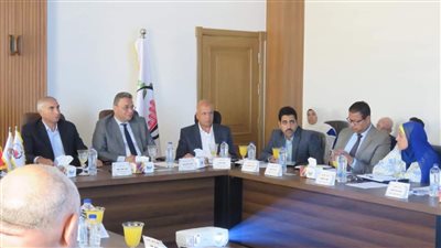 الوحدة المركزية لسياسات التعامل مع الأراضي المضافة تعقد اجتماعها بالعبور الجديدة 