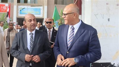  محافظ القليوبية يشهد طابور الصباح وتحية العَلَمْ بالمدرسة الفندقية ببنها 