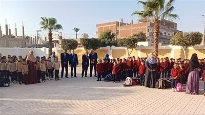 رئيس الإدارة المركزية للمديريات يشهد طابور الصباح  بمدرسة الأمين الابتدائية بالبحيرة