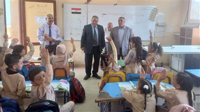 رئيس مدينة الفيوم يتفقد انتظام العملية التعليمية